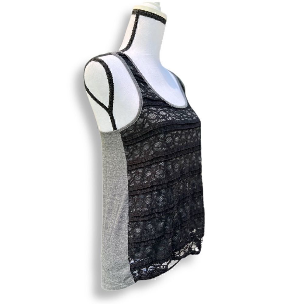 Lace Contrast Tank Top - Picture 10 of 12